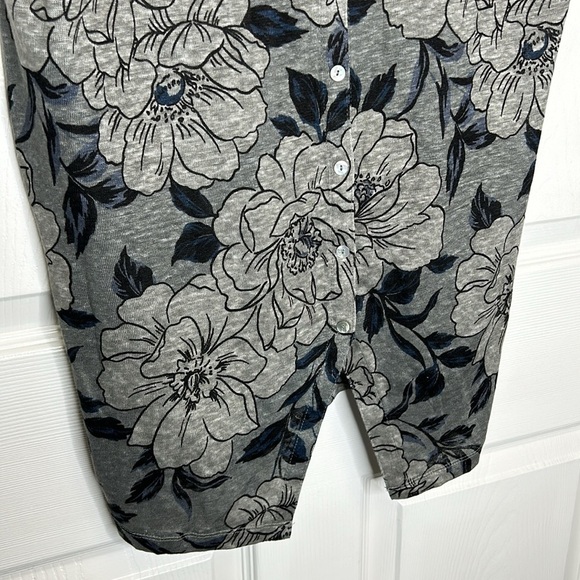 C&C California‎ Linen Button Back Shirt Women's Medium Gray Black Floral - Picture 6 of 6